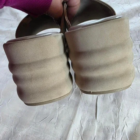 No Boundaries Tan Platform Slide Sandals Chunky Wavy Sole Y2K Minimalist Size 11 - Picture 3 of 7